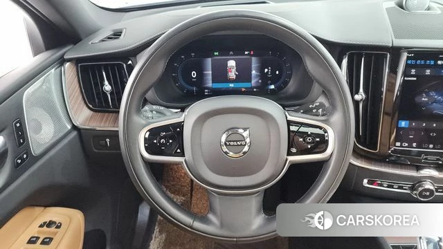 Volvo XC60 second Generation 2021 Белый из Кореи, фото 3