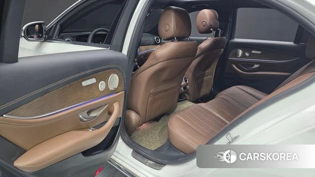 Mercedes-Benz E-Class W213 2022 Белый из Кореи, фото 3
