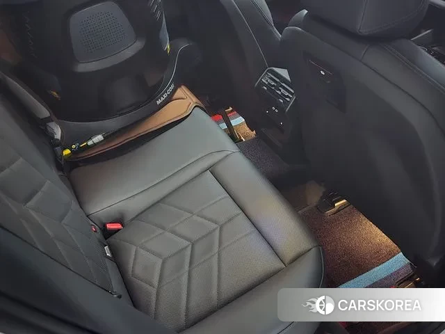 BMW 5 Series (G60) 2025 Белый из Кореи, фото 3