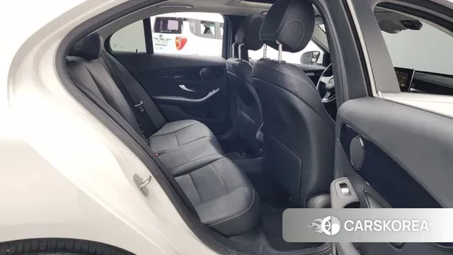 Mercedes-Benz C-Class W205 2018 Белый из Кореи, фото 3