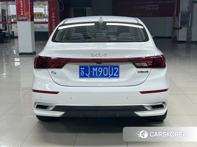 Kia K3 2023 Белый из Китая, фото 3