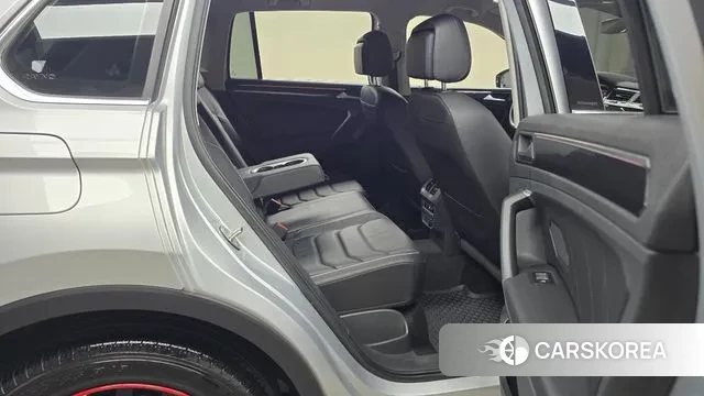 Volkswagen Tiguan second Generation 2021 Серебристо-серый из Кореи, фото 3