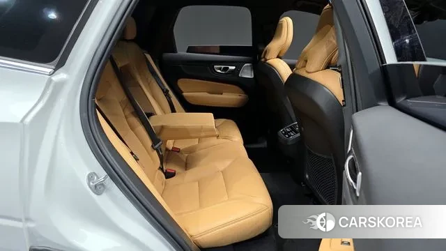 Volvo XC60 second Generation 2024 Белый из Кореи, фото 3