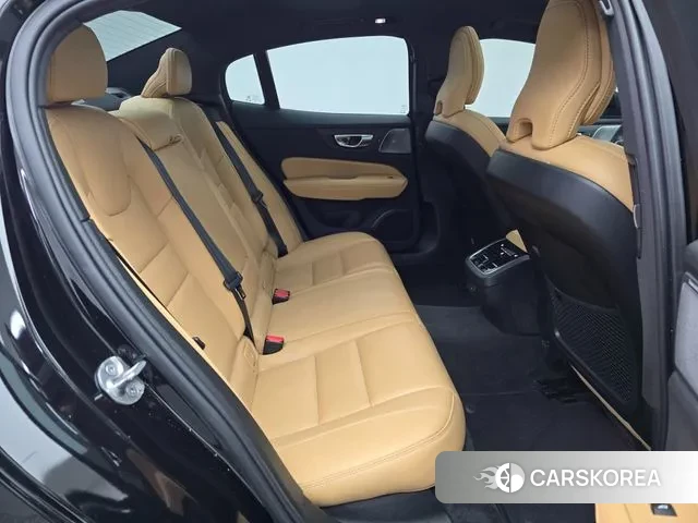 Volvo S60 3rd generation 2023 Черный из Кореи, фото 3