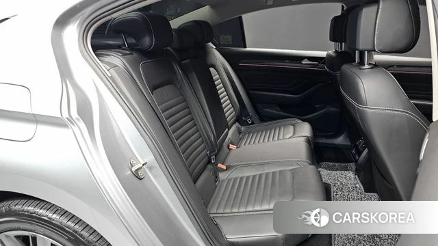 Volkswagen Passat GT (B8) 2021 Серебристо-серый из Кореи, фото 3