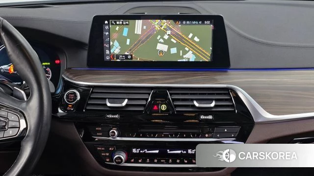 BMW 5 Series (G30) 2018 Белый из Кореи, фото 3