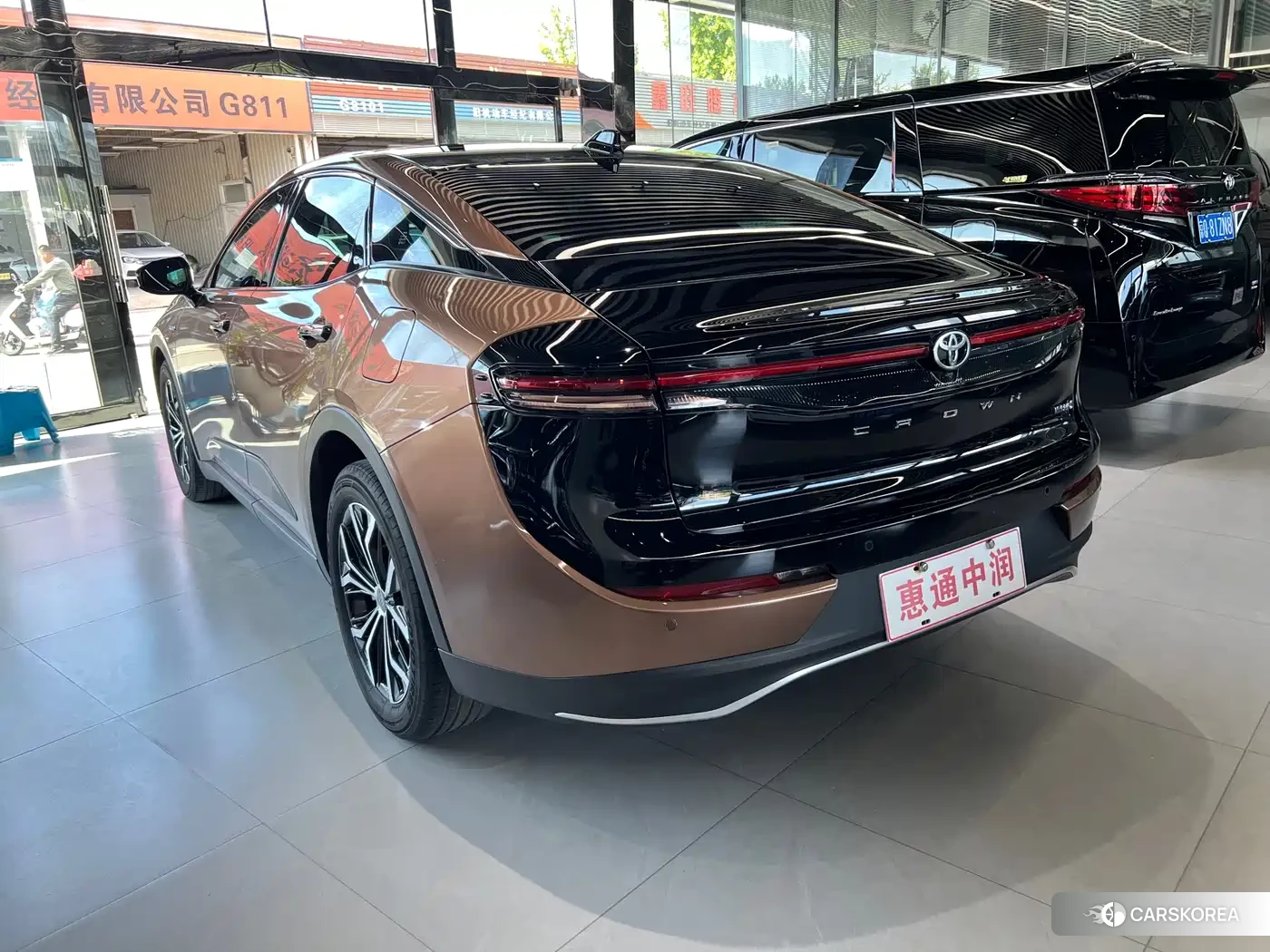 Toyota Crown SportCross 2025 Champagne/brown из Китая, фото 3