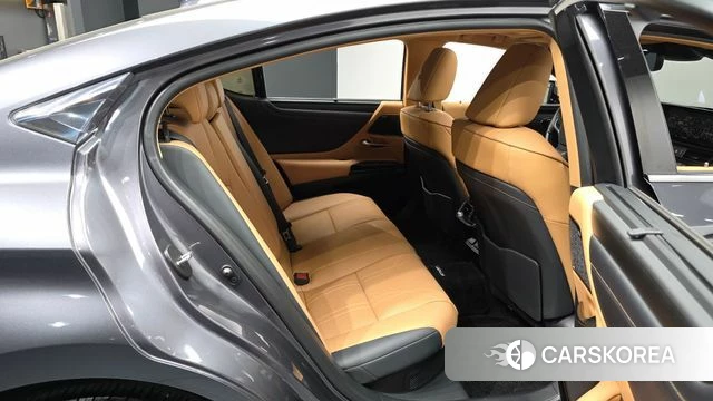 Lexus ES300h 7th generation 2024 Серый из Кореи, фото 3