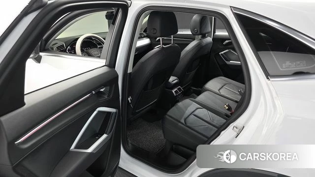 Audi Q3 (F3) 2020 Белый из Кореи, фото 3