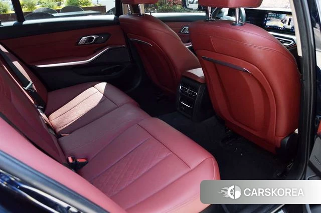 BMW 3 series 2023 Черный из Китая, фото 3