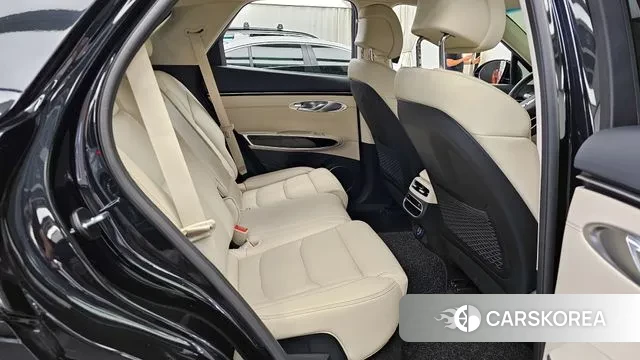 Genesis GV70 2023 Черный из Кореи, фото 3