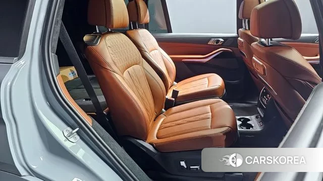 BMW X7 (G07) 2023 Цвет галактики из Кореи, фото 3