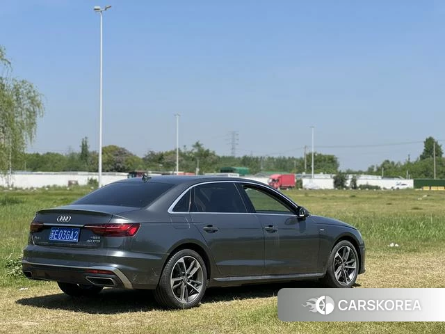 Audi A4L 2021 Темно-серый из Китая, фото 3