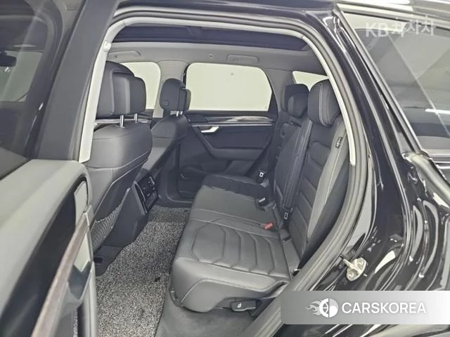 Volkswagen Touareg 3rd generation 2023 Черный из Кореи, фото 3