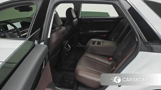 Hyundai Grandeur Hybrid (GN7) 2023 Белый из Кореи, фото 3