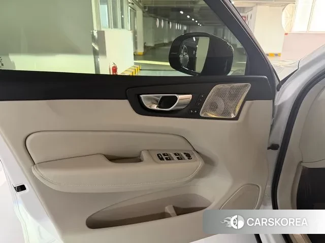 Volvo XC60 second Generation 2025 Белый из Кореи, фото 3