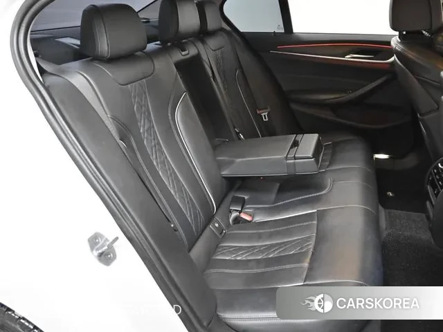 BMW 5 Series (G30) 2019 Белый из Кореи, фото 3