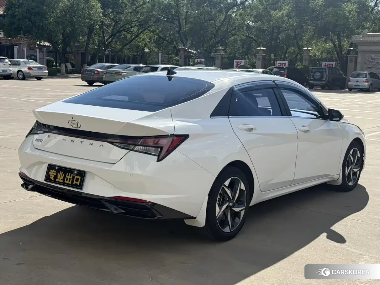 Hyundai Elantra 2023 Белый из Китая, фото 3