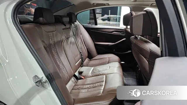 BMW 5 Series (G30) 2018 Белый из Кореи, фото 3