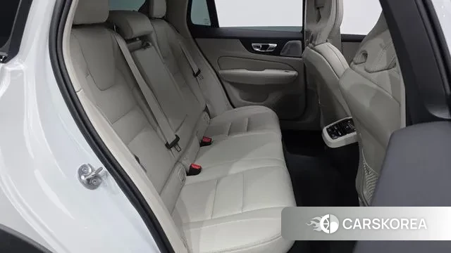 Volvo V60 Cross-Country 2nd Generation 2024 Белый из Кореи, фото 3