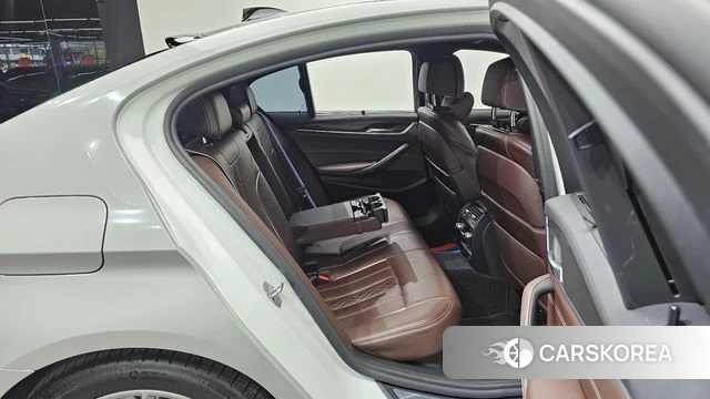 BMW 5 Series (G30) 2019 Серебряный из Кореи, фото 3