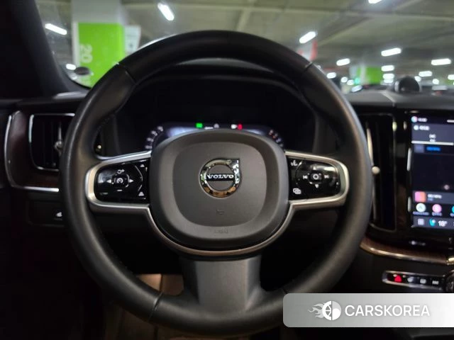 Volvo XC60 second Generation 2023 Белый из Кореи, фото 3
