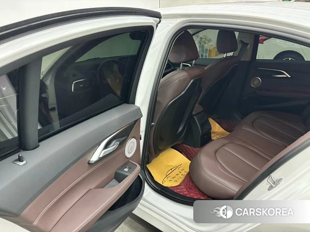 BMW 1 series 2023 Белый из Китая, фото 3