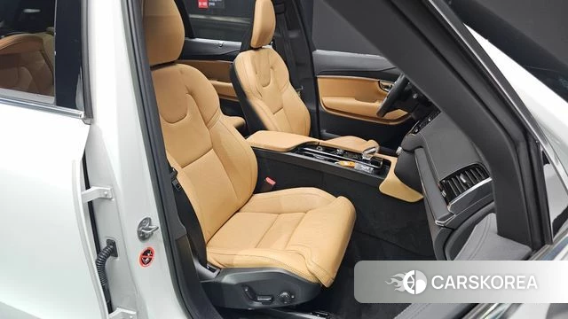 Volvo XC90 second Generation 2023 Белый из Кореи, фото 3
