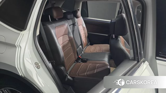 Volkswagen Tiguan Allspace 2022 Белый из Кореи, фото 3