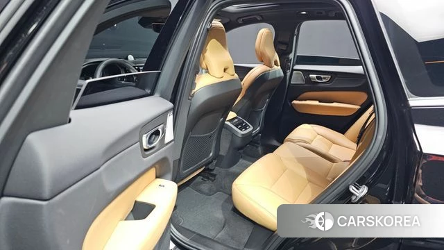 Volvo XC60 second Generation 2023 Черный из Кореи, фото 3