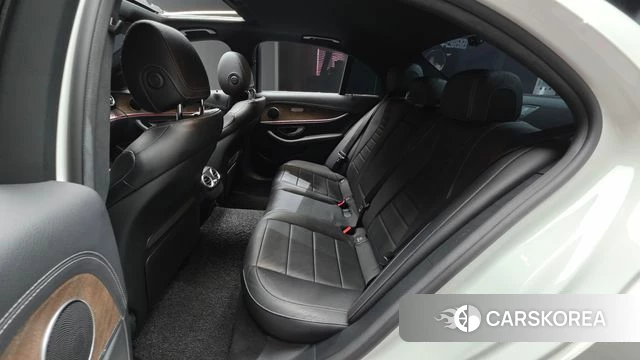 Mercedes-Benz E-Class W213 2022 Белый из Кореи, фото 3