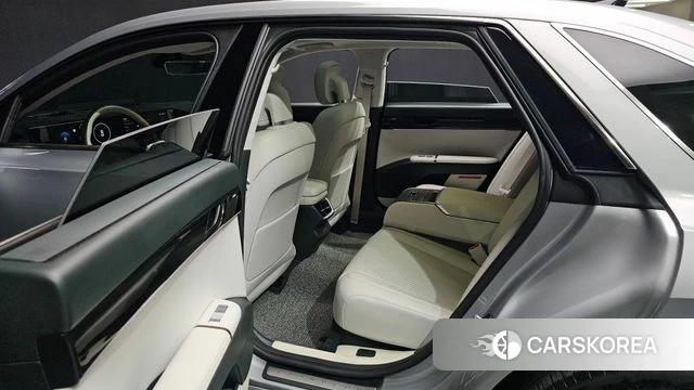 Hyundai Grandeur (GN7) 2023 Серебристо-серый из Кореи, фото 3