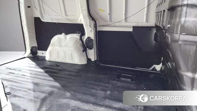 Hyundai Staria 2022 Красный из Кореи, фото 3