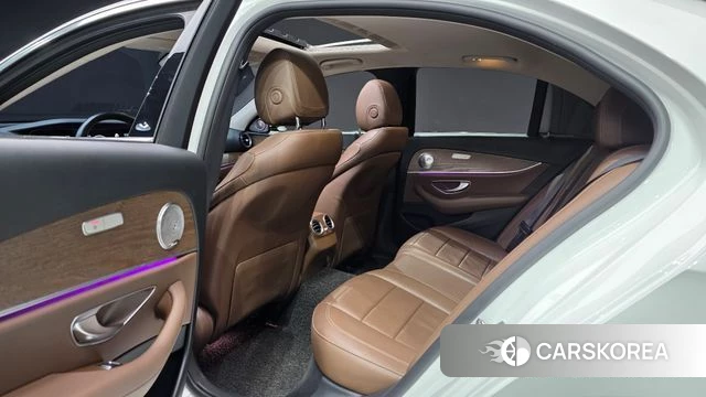 Mercedes-Benz E-Class W213 2018 Белый из Кореи, фото 3