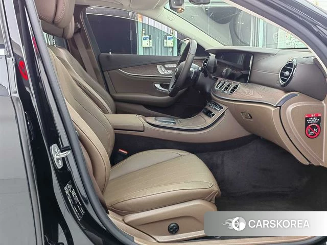 Mercedes-Benz E-class 2023 Черный из Китая, фото 3