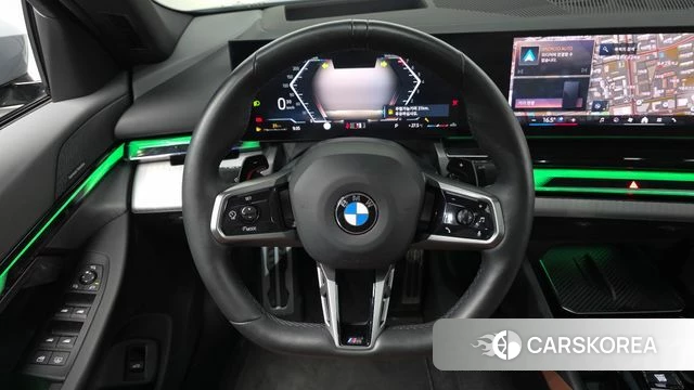 BMW 5 Series (G60) 2023 Цвет галактики из Кореи, фото 3