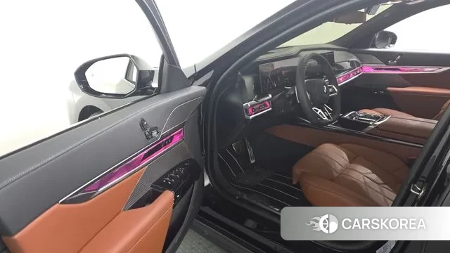 BMW 7 Series (G70) 2025 Черный из Кореи, фото 3