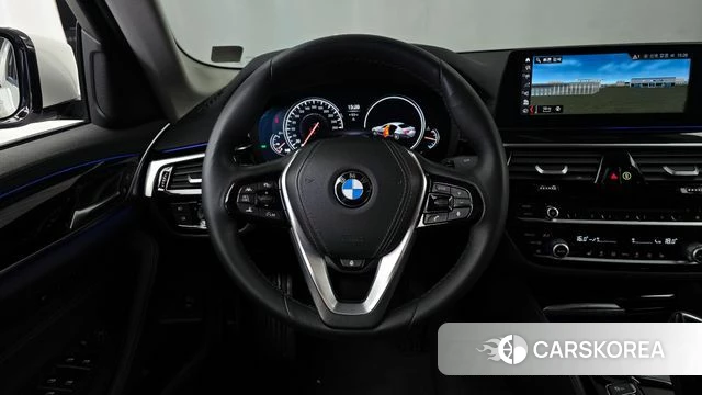 BMW 5 Series (G30) 2018 Белый из Кореи, фото 3
