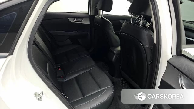 Kia The New K3 2nd generation 2021 Белый из Кореи, фото 3