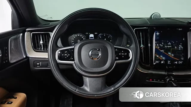Volvo XC60 second Generation 2018 Белый из Кореи, фото 3