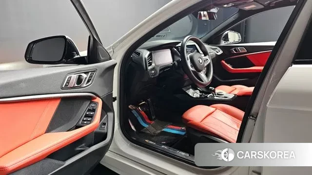 BMW 1 Series (F40) 2021 Белый из Кореи, фото 3