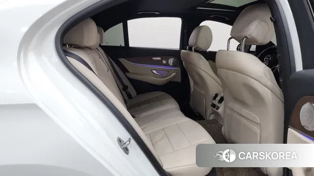 Mercedes-Benz E-Class W213 2021 Белый из Кореи, фото 3