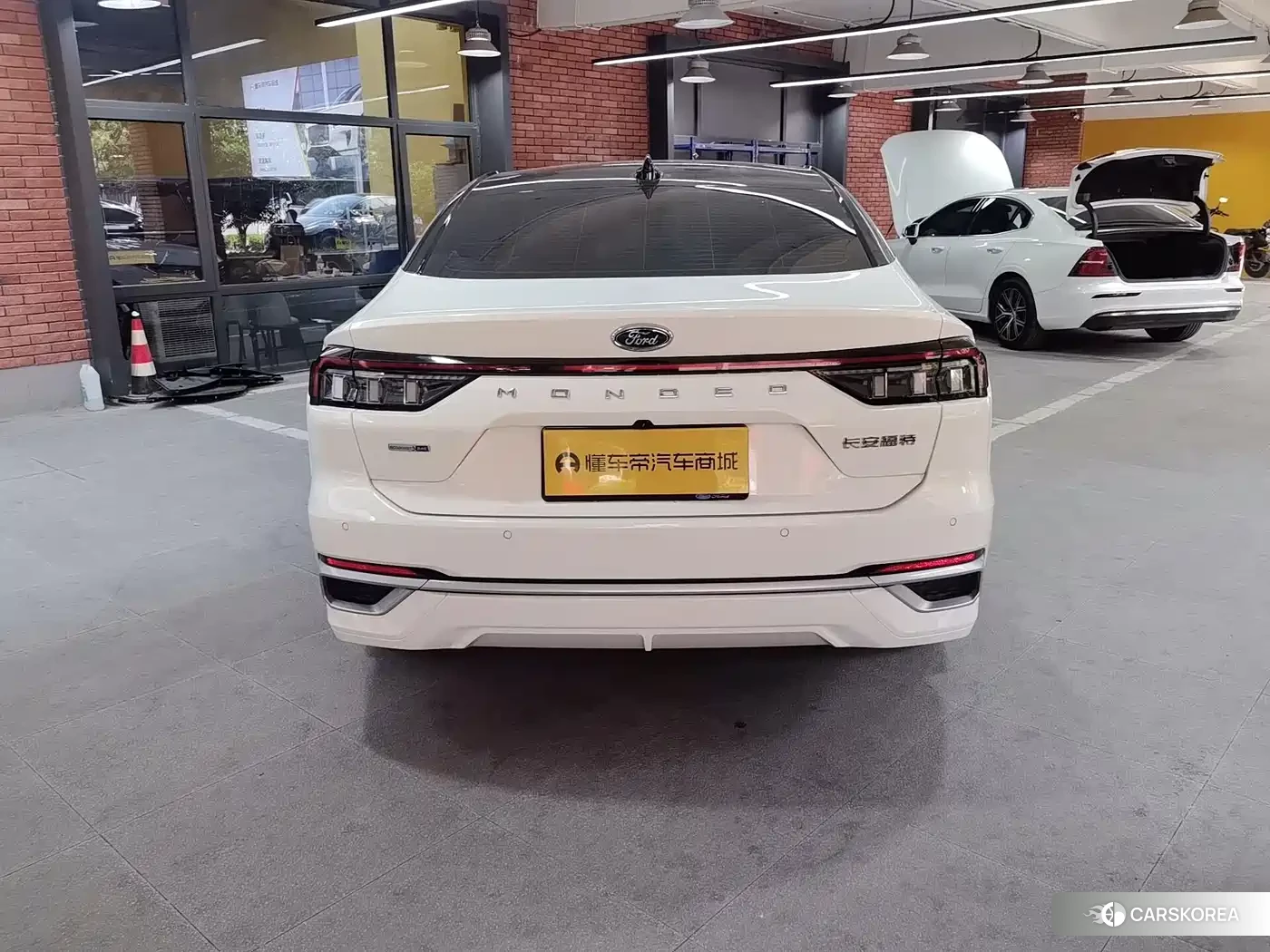 Ford Mondeo 2023 Белый из Китая, фото 3