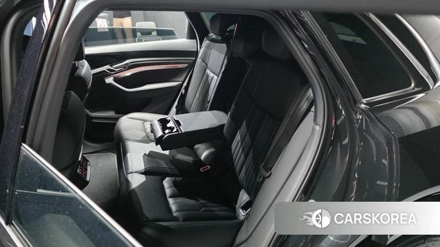 Audi e-Tron 2022 Черный из Кореи, фото 3