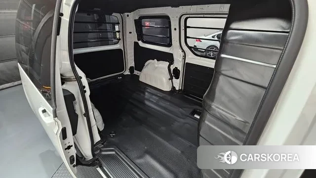 Hyundai Staria 2023 Белый из Кореи, фото 3