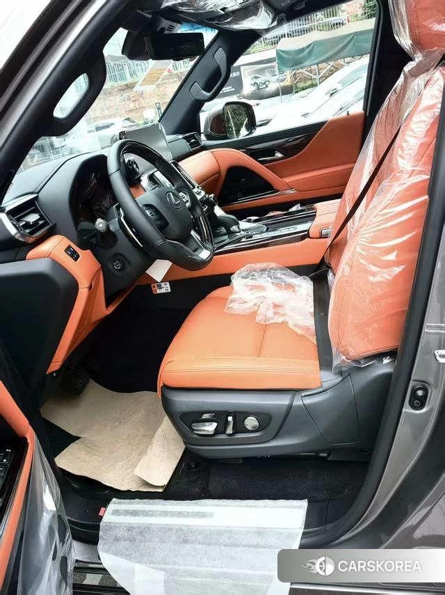 Lexus LX 2025 Серебристо-серый из Китая, фото 3