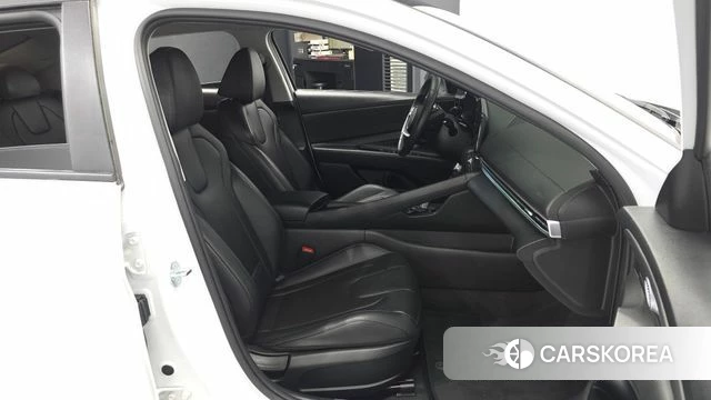 Hyundai The New Avante (CN7) 2023 Белый из Кореи, фото 3