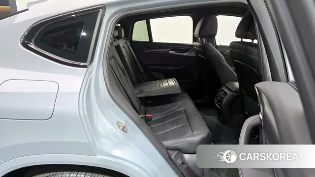 BMW X4 (G02) 2023 Светло-серебряный цвет из Кореи, фото 3