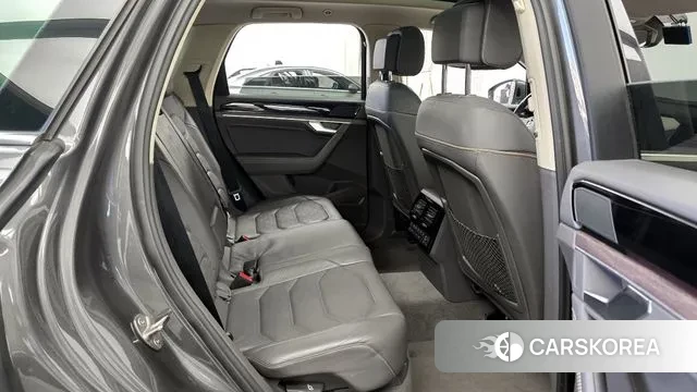 Volkswagen Touareg 3rd generation 2020 Серый из Кореи, фото 3