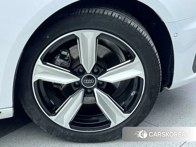 Audi A4L 2022 Белый из Китая, фото 3